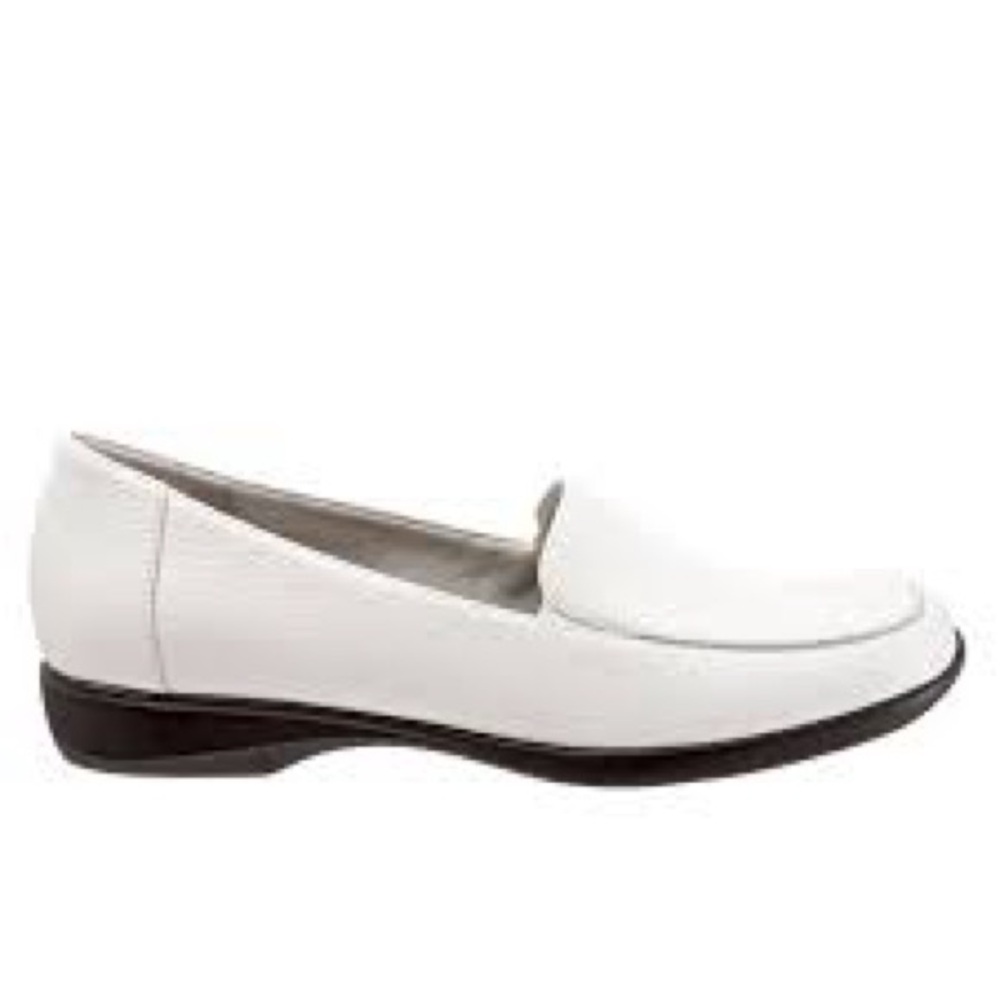 Trotters “Jess” Leather slip on penny loafers shoes size 9M